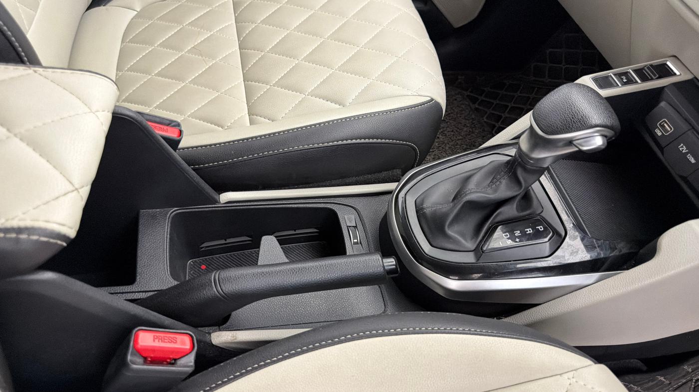 2022 KIA CARENS PRESTIGE PLUS 1.4 PETROL DCT 7 STR, Petrol, Automatic, 66,148 km, Gear Lever
