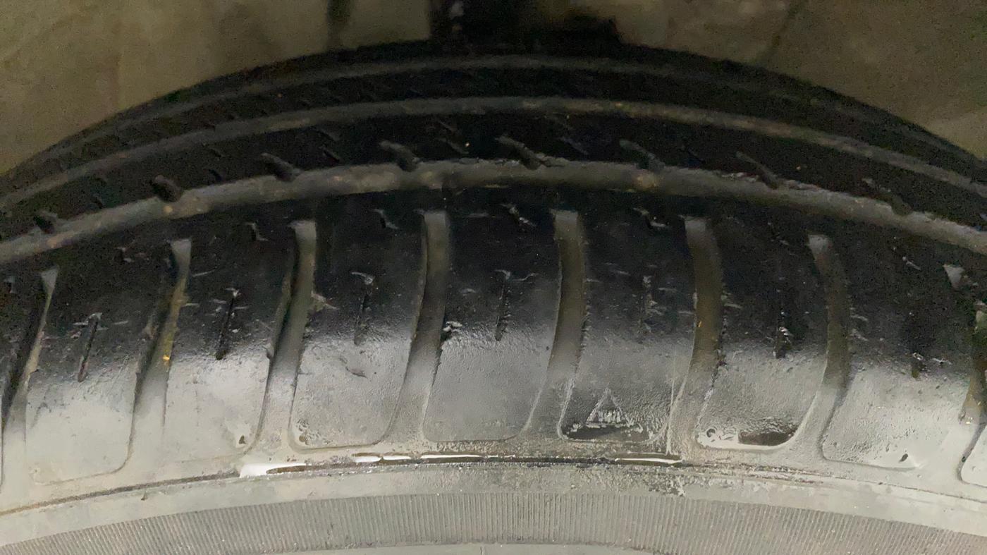 2011 Maruti Swift Dzire VXI, Petrol, Manual, 58,020 km, Right Front Tyre Tread