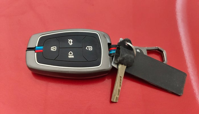 2020 Tata ALTROZ XZ PETROL, Petrol, Manual, 41,584 km, Key Close Up