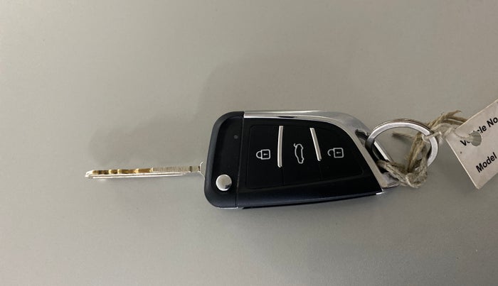 2019 Maruti Dzire LXI, Petrol, Manual, 55,634 km, Key Close Up