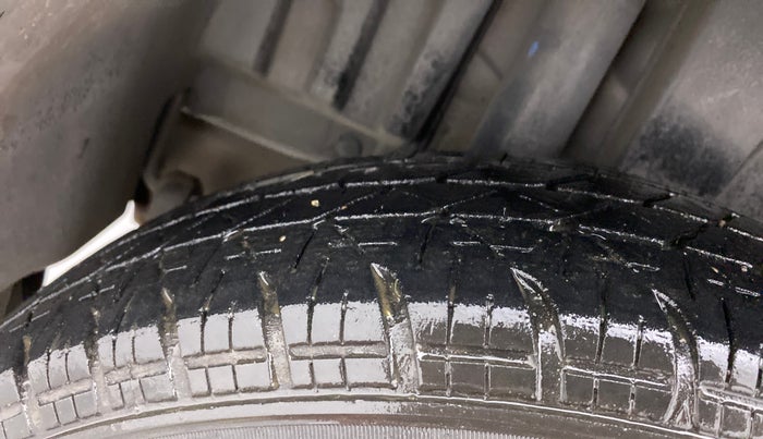 2013 Maruti Swift VXI, Petrol, Manual, 41,378 km, Right Rear Tyre Tread