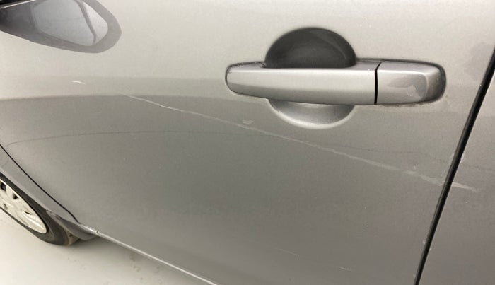 2013 Maruti Swift VXI, Petrol, Manual, 41,378 km, Front passenger door - Minor scratches