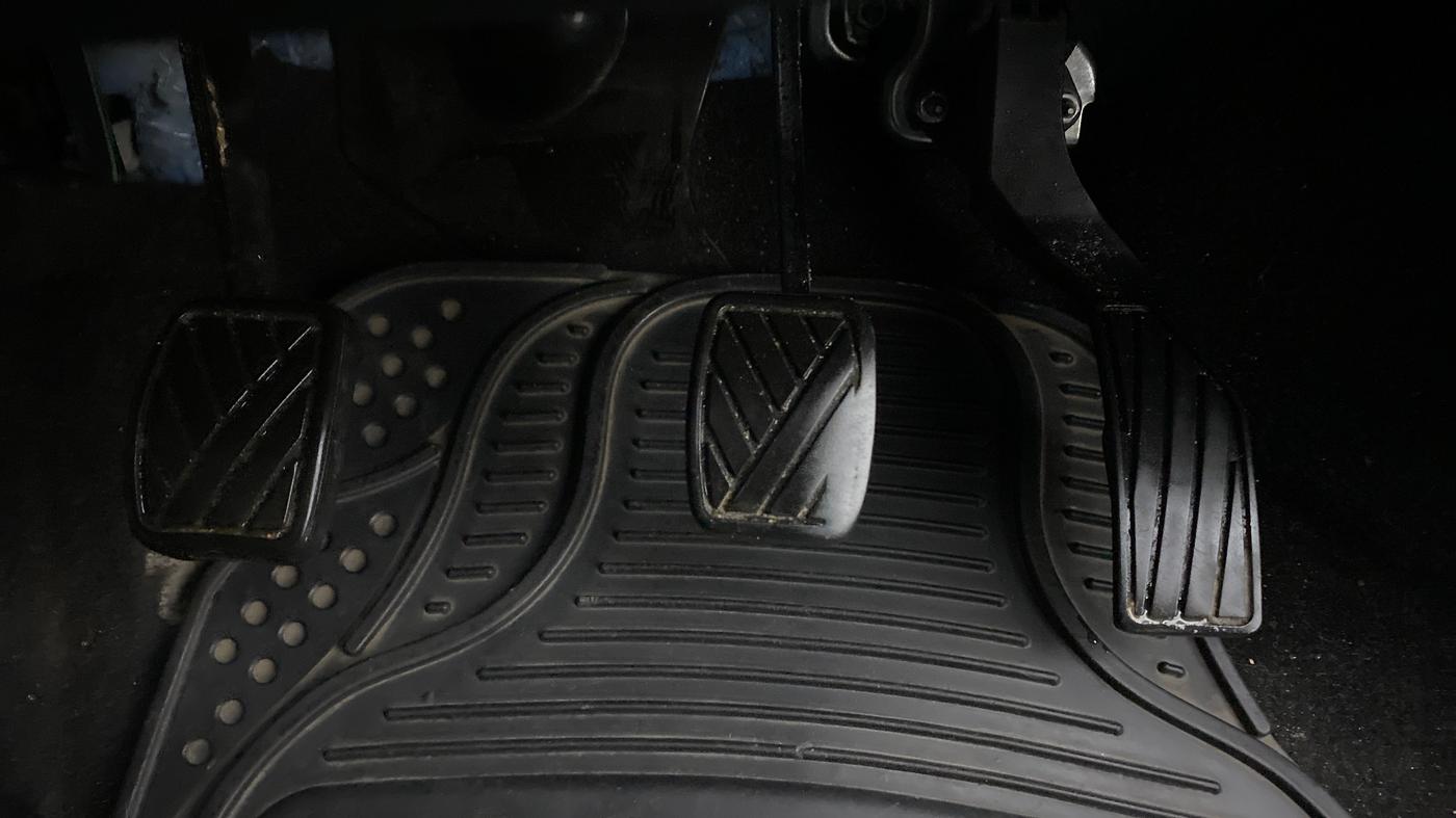 2013 Maruti Swift VXI, Petrol, Manual, 41,378 km, Pedals