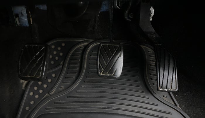 2013 Maruti Swift VXI, Petrol, Manual, 41,378 km, Pedals