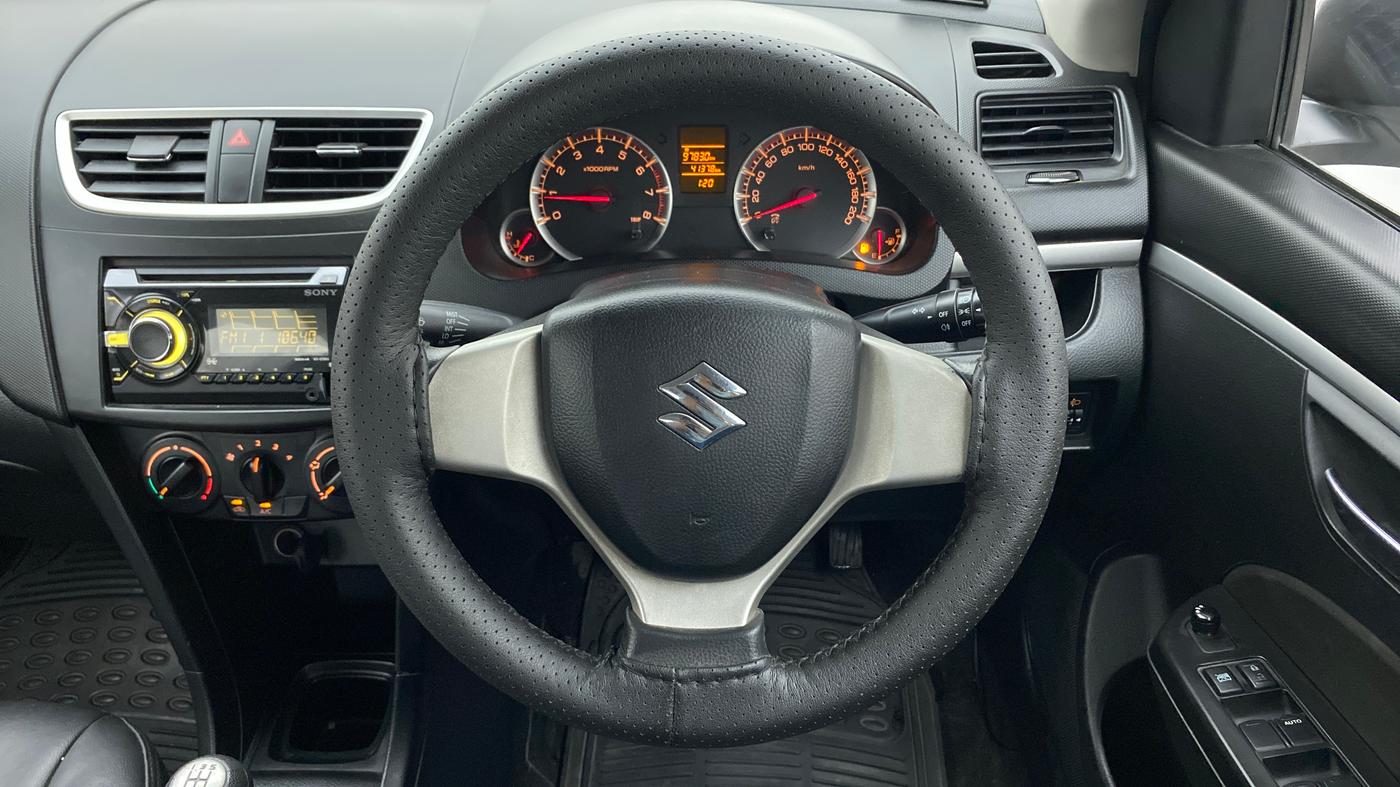 2013 Maruti Swift VXI, Petrol, Manual, 41,378 km, Steering Wheel Close Up
