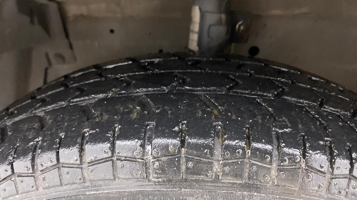 2013 Maruti Swift VXI, Petrol, Manual, 41,378 km, Left Front Tyre Tread