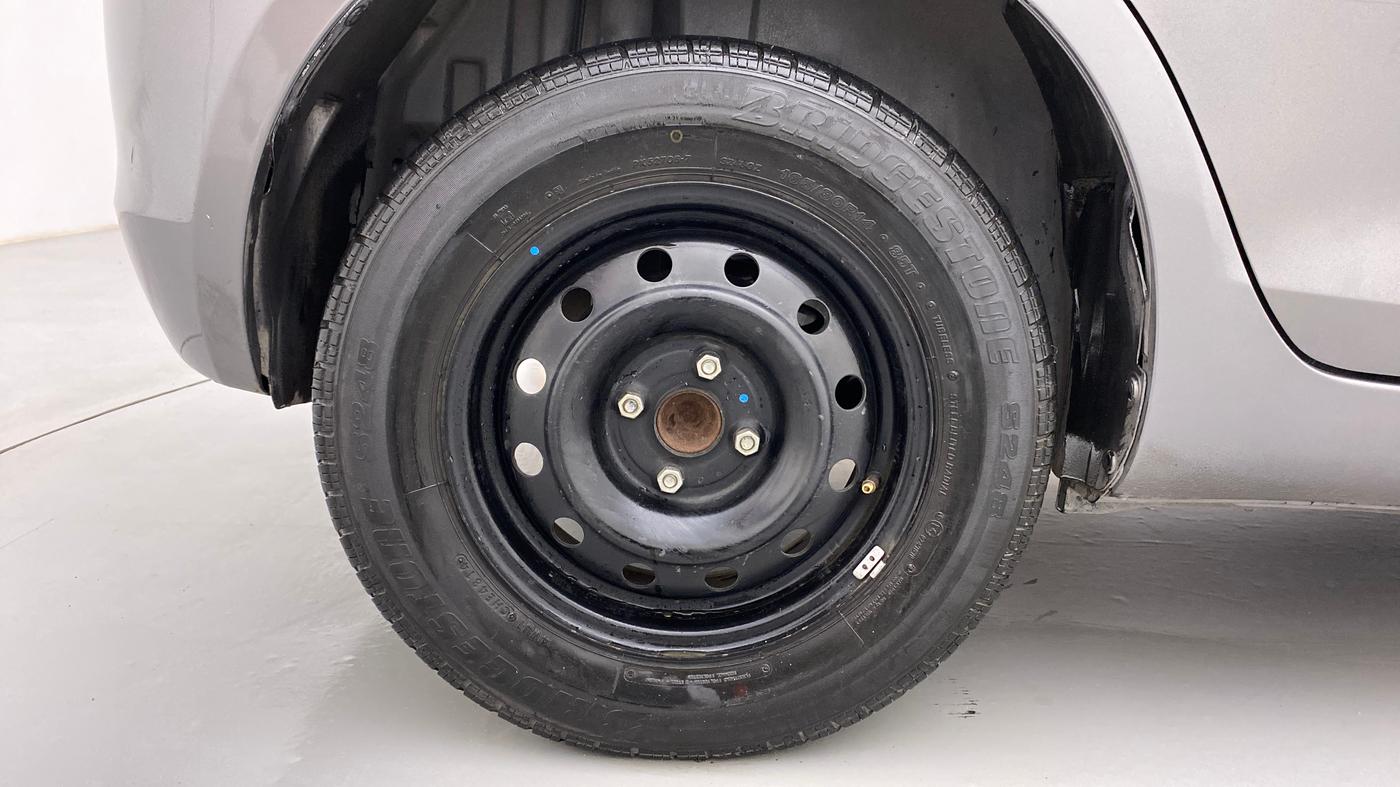 2013 Maruti Swift VXI, Petrol, Manual, 41,378 km, Right Rear Wheel