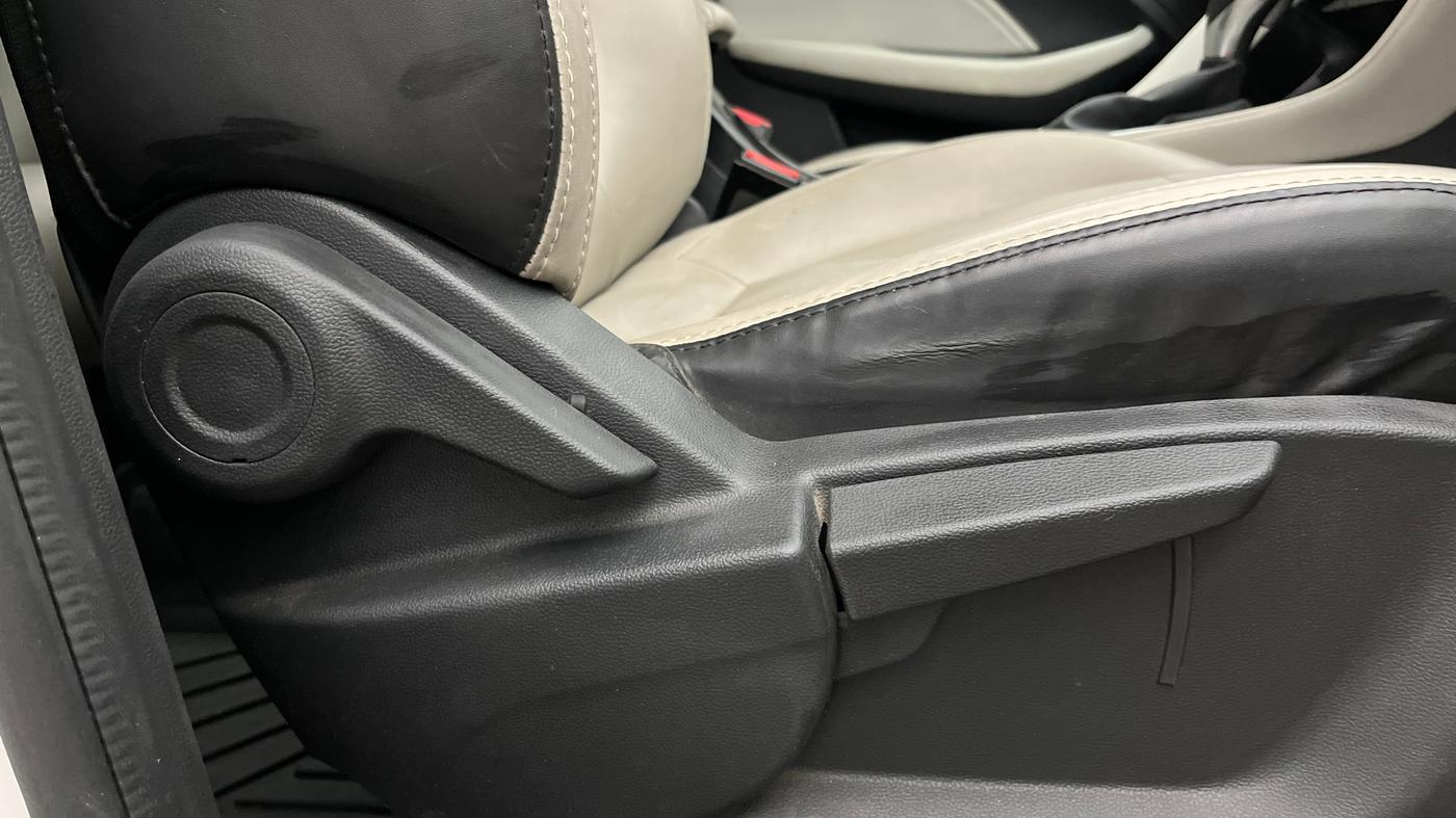 2023 MG ASTOR SMART 1.5 CVT, Petrol, Automatic, 29,217 km, Driver Side Adjustment Panel