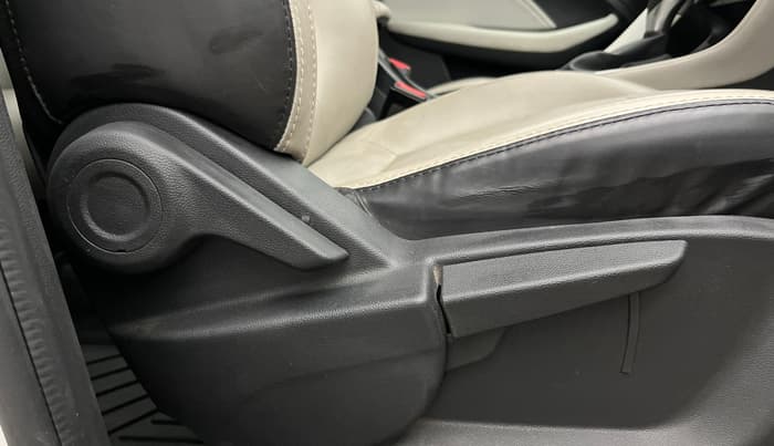 2023 MG ASTOR SMART 1.5 CVT, Petrol, Automatic, 29,217 km, Driver Side Adjustment Panel