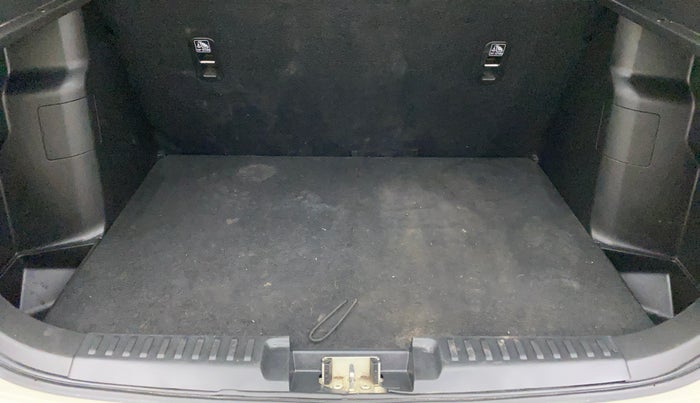 2022 Toyota URBAN CRUISER MID GRADE AT, Petrol, Automatic, 33,145 km, Dicky (Boot door) - Parcel tray missing