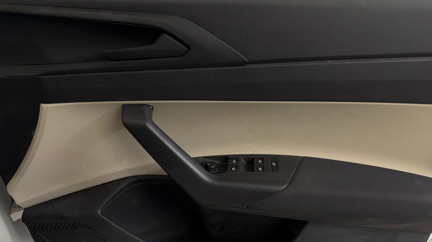 2025 Skoda SLAVIA Classic 1.0L TSI MT, Petrol, Manual, 17,183 km, Driver Side Door Panels Control