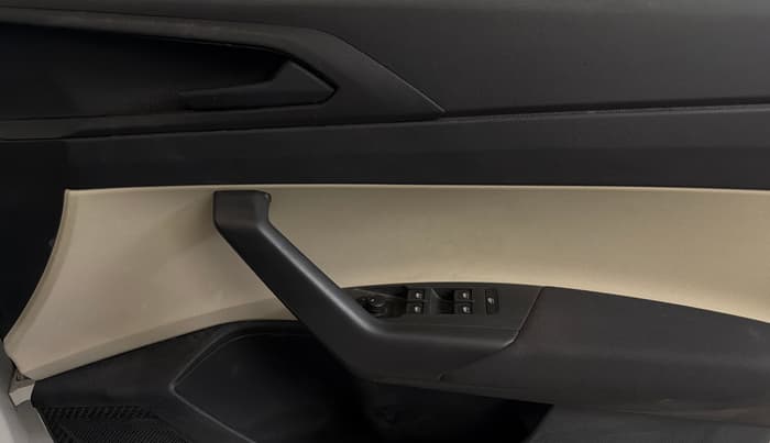 2025 Skoda SLAVIA Classic 1.0L TSI MT, Petrol, Manual, 17,183 km, Driver Side Door Panels Control