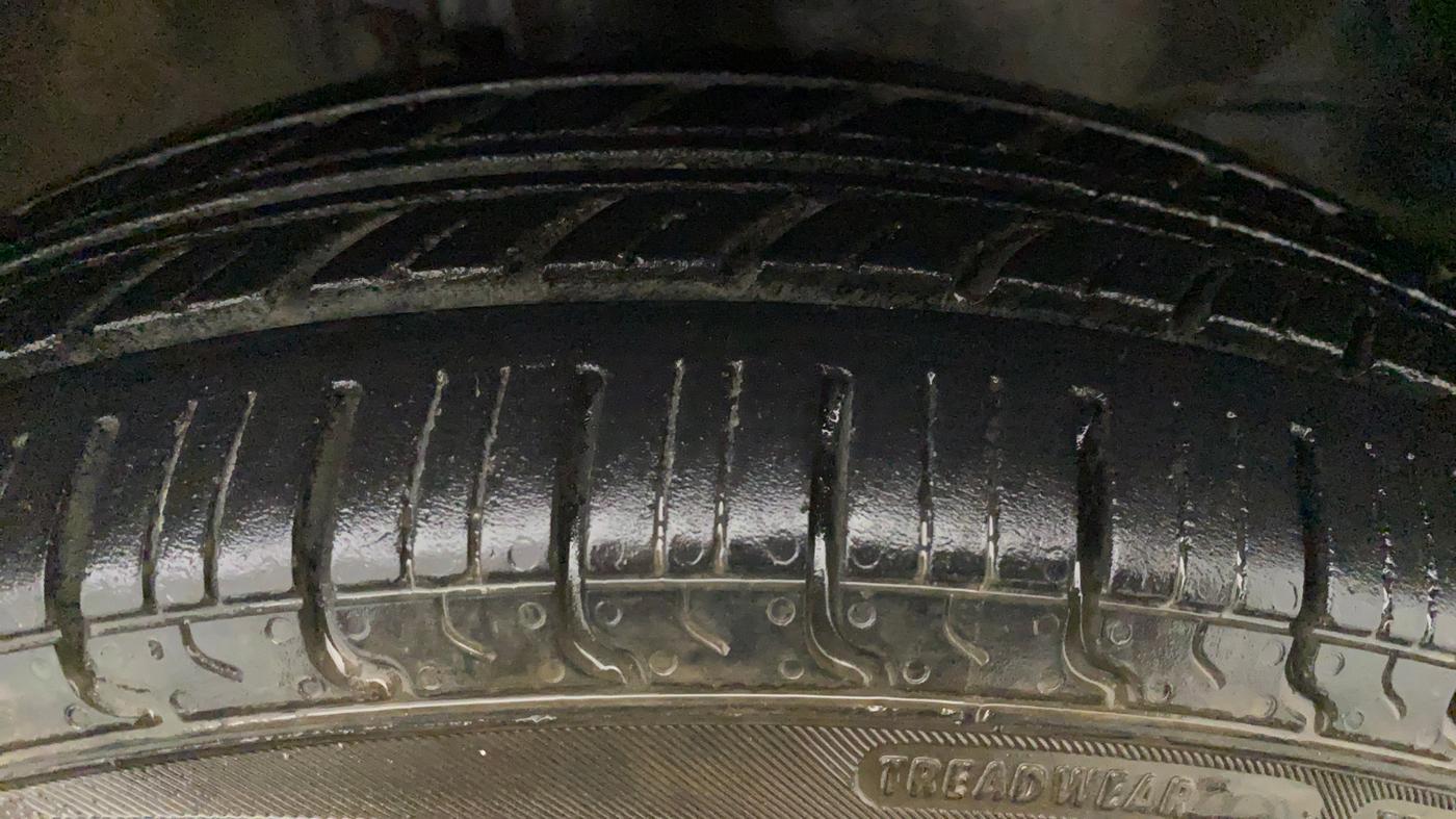 2012 Maruti Wagon R 1.0 LXI CNG, CNG, Manual, 99,627 km, Right Front Tyre Tread