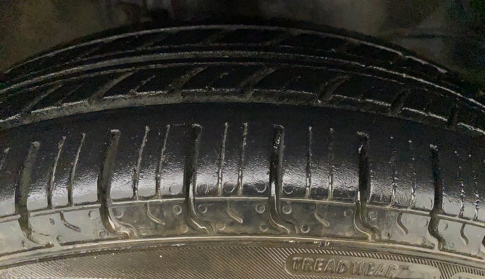 2012 Maruti Wagon R 1.0 LXI CNG, CNG, Manual, 99,627 km, Right Front Tyre Tread