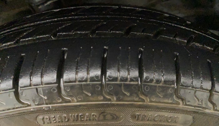 2012 Maruti Wagon R 1.0 LXI CNG, CNG, Manual, 99,627 km, Left Front Tyre Tread