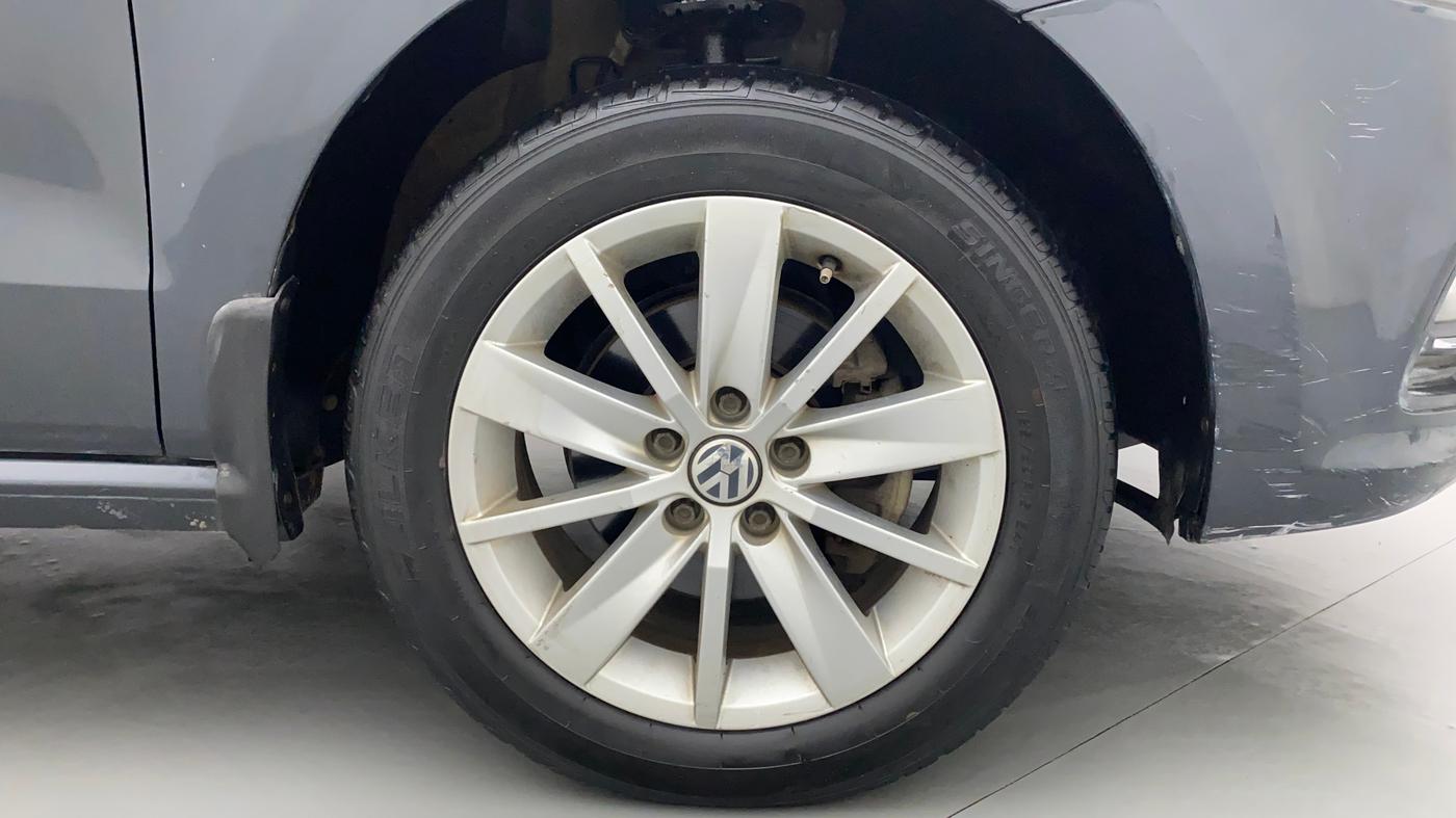2014 Volkswagen Polo HIGHLINE1.2L, Petrol, Manual, 49,905 km, Right Front Wheel