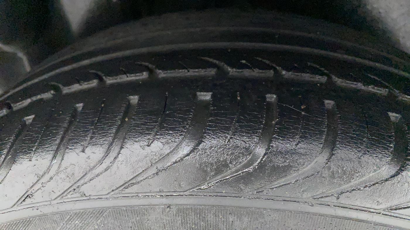2014 Volkswagen Polo HIGHLINE1.2L, Petrol, Manual, 49,905 km, Right Rear Tyre Tread