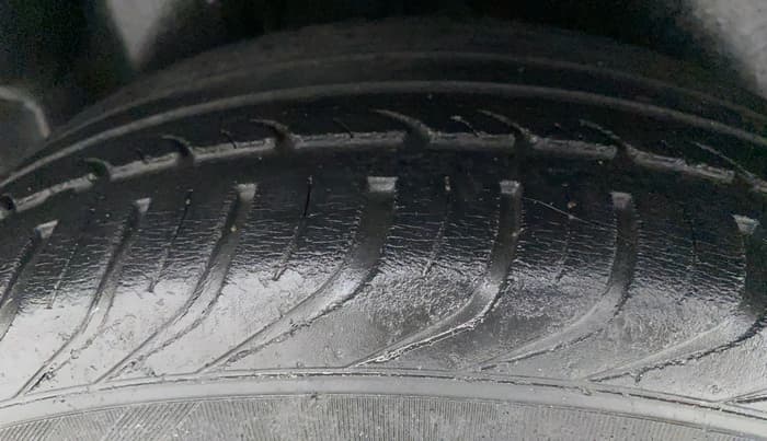2014 Volkswagen Polo HIGHLINE1.2L, Petrol, Manual, 49,905 km, Right Rear Tyre Tread