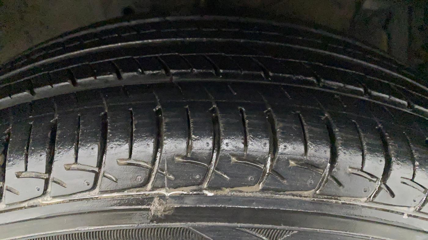 2013 Maruti Swift Dzire ZXI, Petrol, Manual, 45,873 km, Right Front Tyre Tread