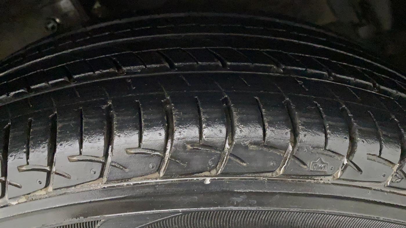 2013 Maruti Swift Dzire ZXI, Petrol, Manual, 45,873 km, Left Front Tyre Tread