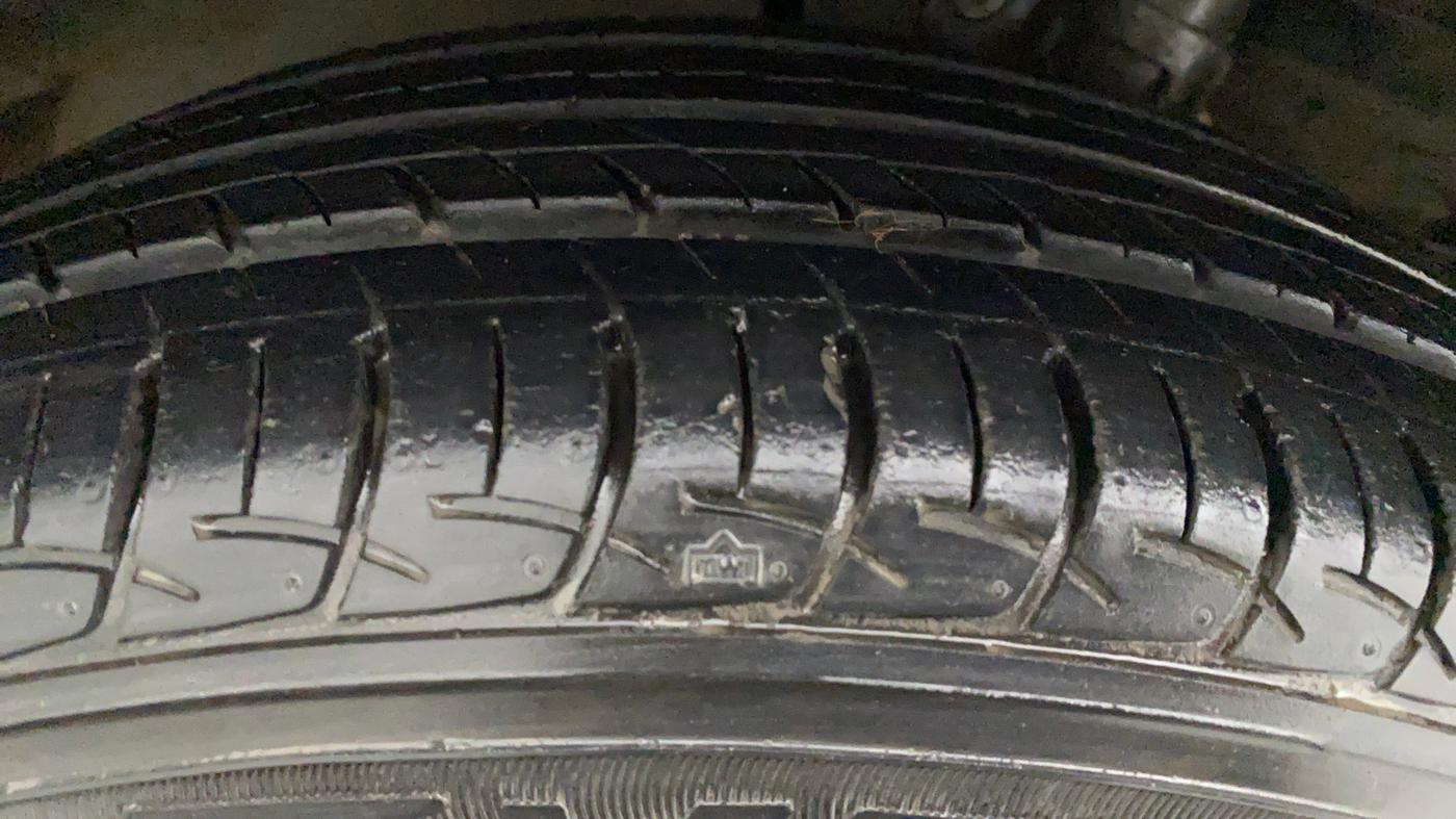 2013 Maruti Swift Dzire ZXI, Petrol, Manual, 45,873 km, Right Rear Tyre Tread