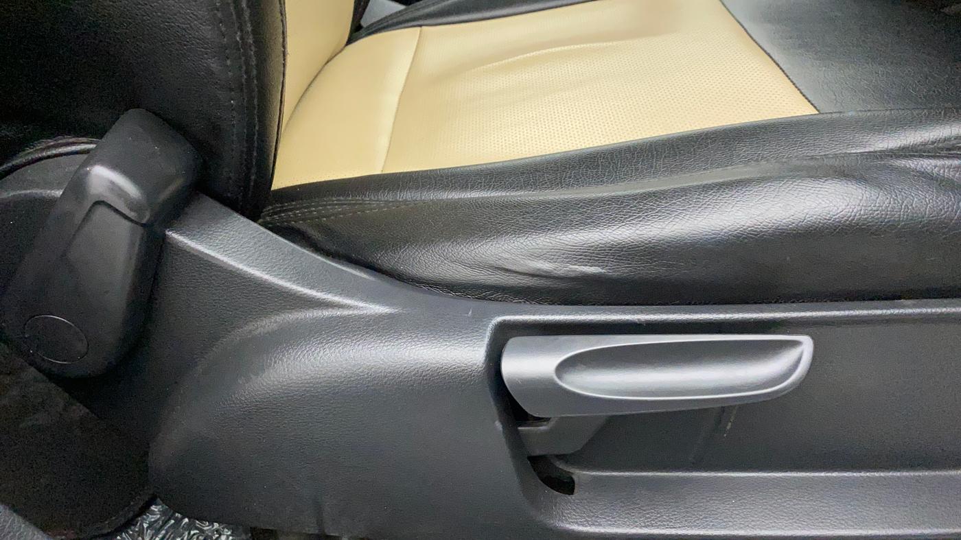 2016 Volkswagen Polo COMFORTLINE 1.2L, Petrol, Manual, 50,695 km, Driver Side Adjustment Panel