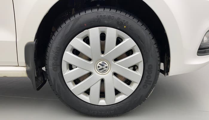 2016 Volkswagen Polo COMFORTLINE 1.2L, Petrol, Manual, 50,695 km, Right Front Wheel