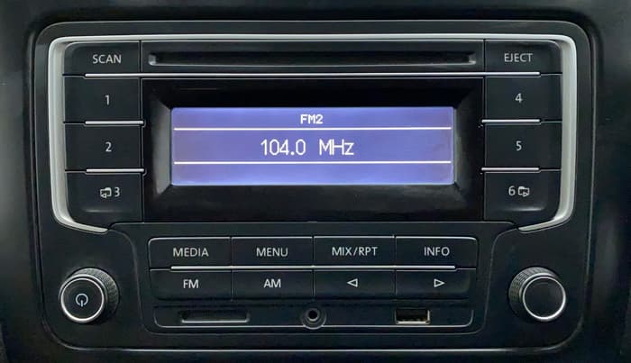 2016 Volkswagen Polo COMFORTLINE 1.2L, Petrol, Manual, 50,695 km, Infotainment System