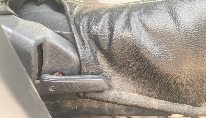 2017 Maruti Alto 800 LXI, Petrol, Manual, 74,892 km, Driver Side Adjustment Panel