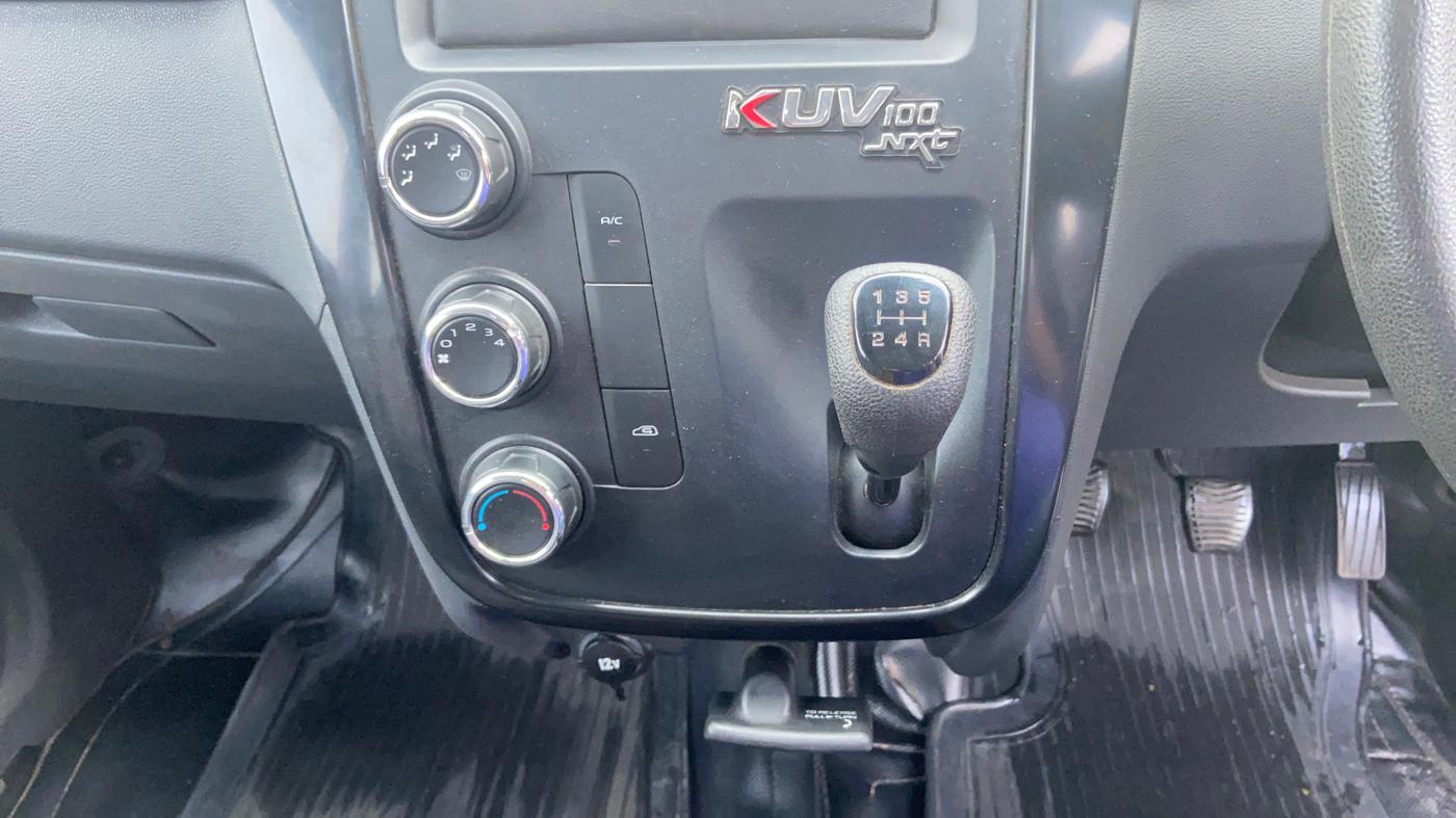 2019 Mahindra KUV 100 NXT K2 P 6 STR, Petrol, Manual, 40,324 km, Gear Lever
