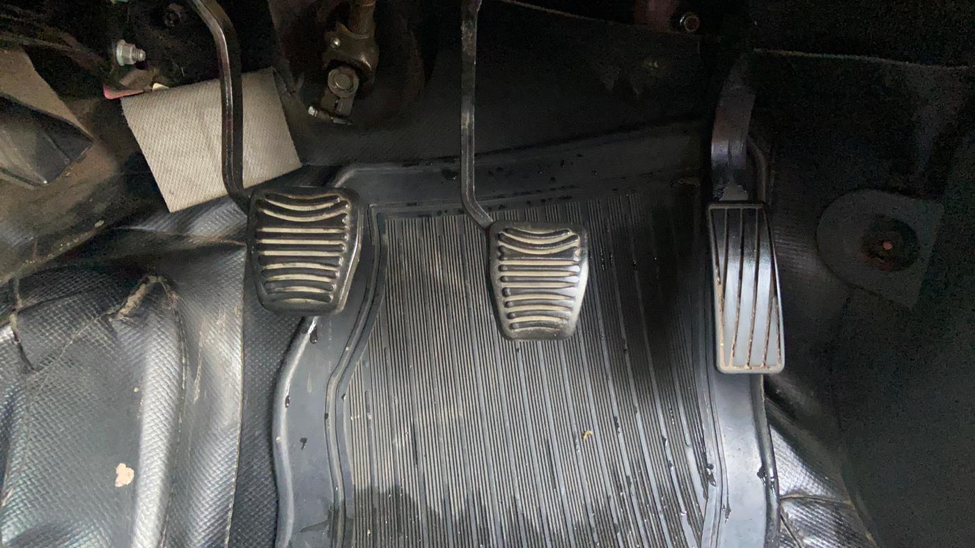 2019 Mahindra KUV 100 NXT K2 P 6 STR, Petrol, Manual, 40,324 km, Pedals