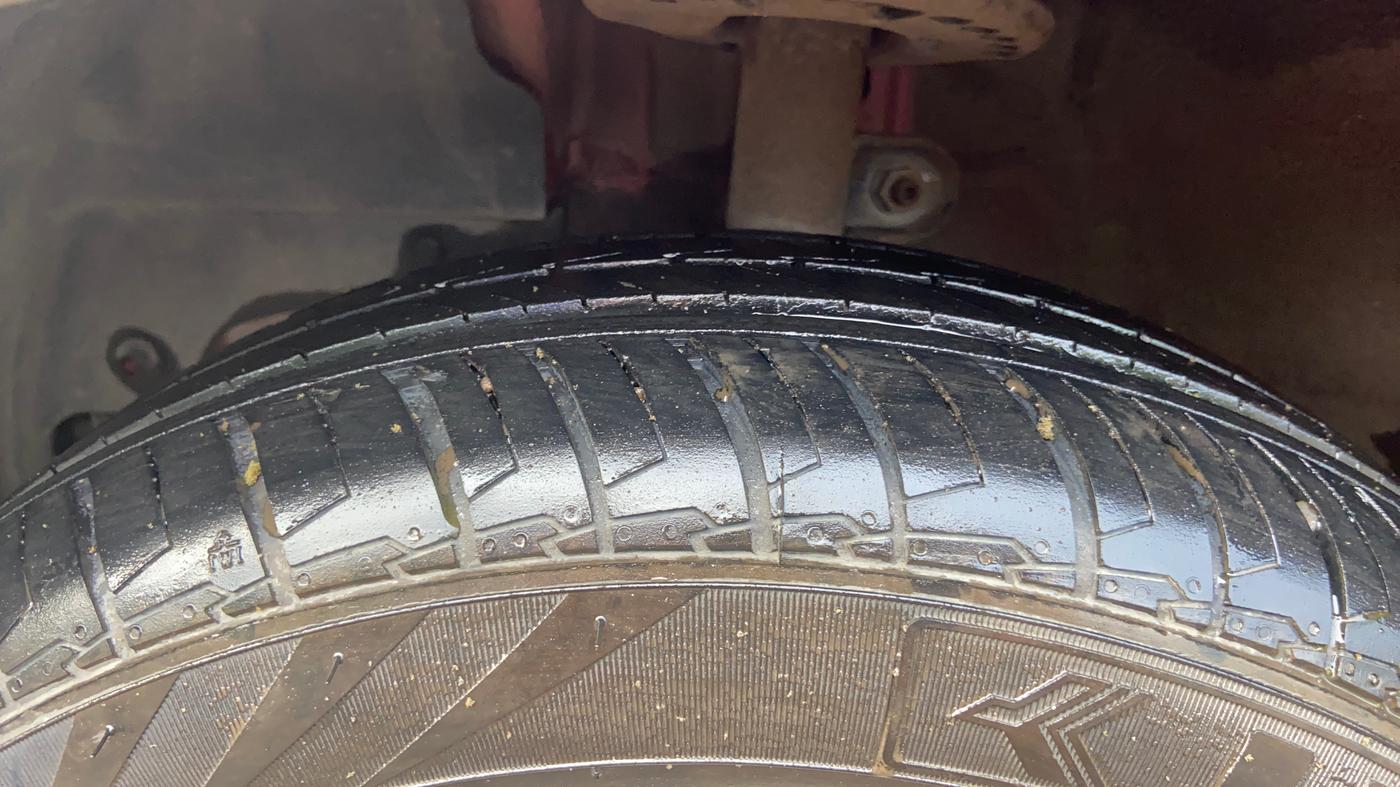 2019 Mahindra KUV 100 NXT K2 P 6 STR, Petrol, Manual, 40,324 km, Left Front Tyre Tread