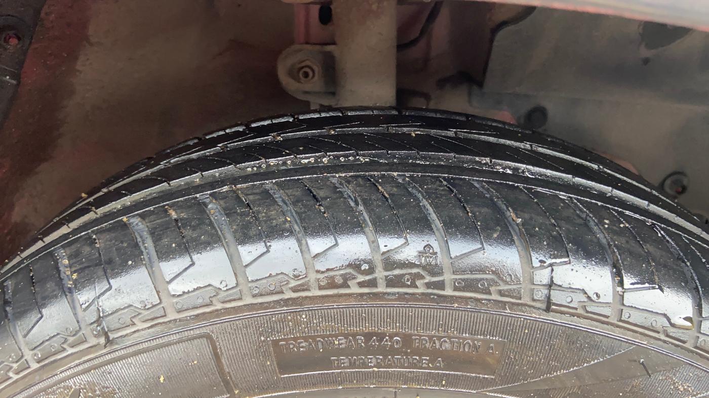 2019 Mahindra KUV 100 NXT K2 P 6 STR, Petrol, Manual, 40,324 km, Right Front Tyre Tread