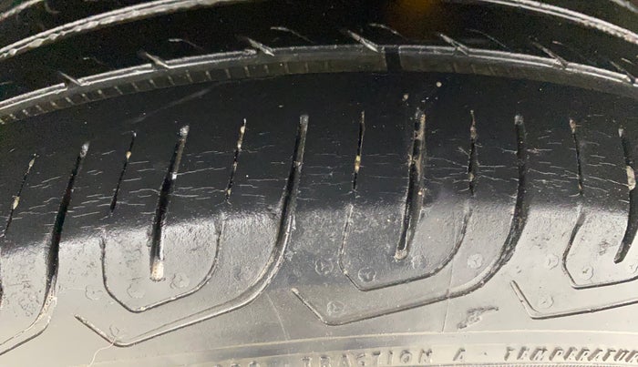 2012 Maruti Ritz ZXI, Petrol, Manual, 38,241 km, Left Rear Tyre Tread