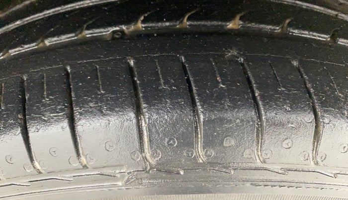 2012 Maruti Ritz ZXI, Petrol, Manual, 38,241 km, Right Front Tyre Tread