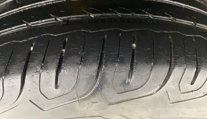 2012 Maruti Ritz ZXI, Petrol, Manual, 38,241 km, Right Rear Tyre Tread