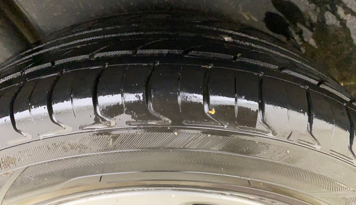 2016 Maruti S Cross ALPHA 1.6, Diesel, Manual, 1,02,946 km, Right Rear Tyre Tread