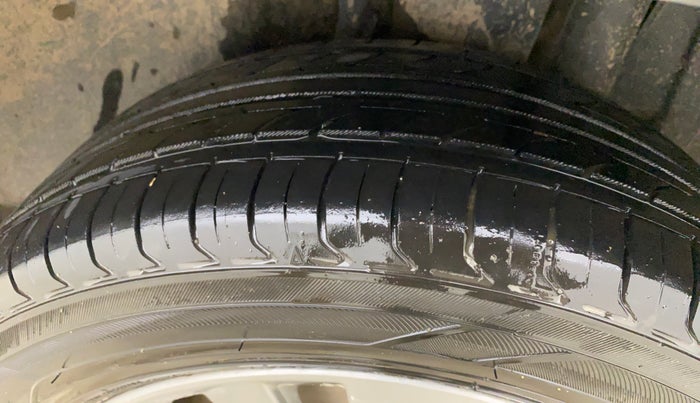 2016 Maruti S Cross ALPHA 1.6, Diesel, Manual, 1,02,946 km, Left Rear Tyre Tread