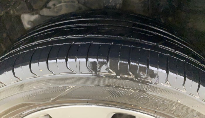 2016 Maruti S Cross ALPHA 1.6, Diesel, Manual, 1,02,946 km, Left Front Tyre Tread