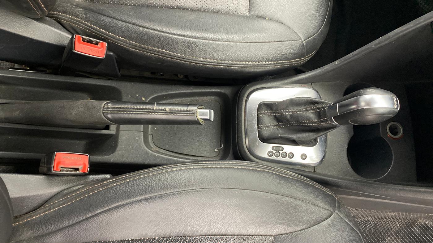 2013 Volkswagen Polo GT TSI AT, Petrol, Automatic, 1,03,363 km, Gear Lever