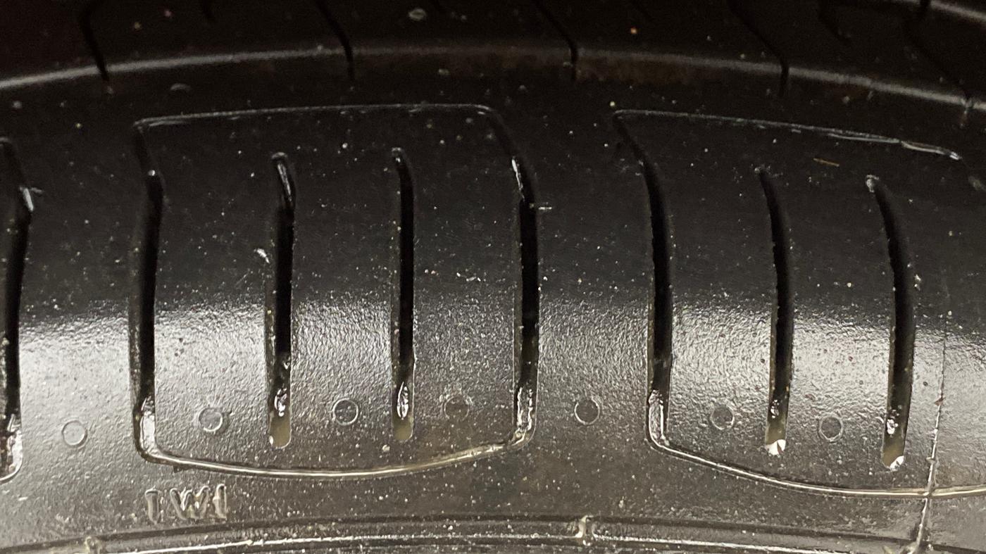 2013 Volkswagen Polo GT TSI AT, Petrol, Automatic, 1,03,363 km, Right Front Tyre Tread