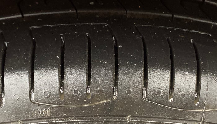2013 Volkswagen Polo GT TSI AT, Petrol, Automatic, 1,03,446 km, Right Front Tyre Tread