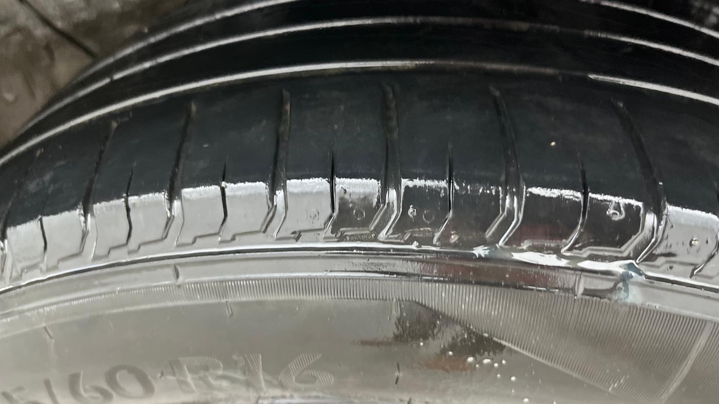 2021 Hyundai VENUE SX PLUS 1.0 TURBO DCT, Petrol, Automatic, 37,944 km, Left Rear Tyre Tread