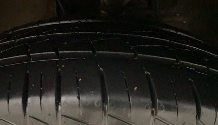 2022 Maruti Alto VXI PLUS, Petrol, Manual, 10,825 km, Left Front Tyre Tread