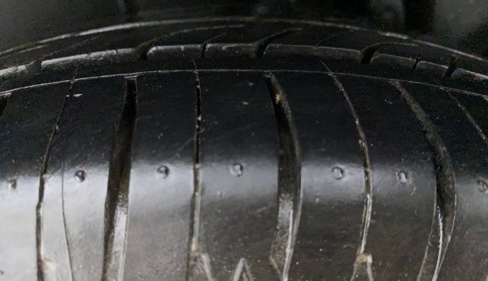 2012 Maruti Ertiga ZXI, Petrol, Manual, 68,690 km, Left Rear Tyre Tread