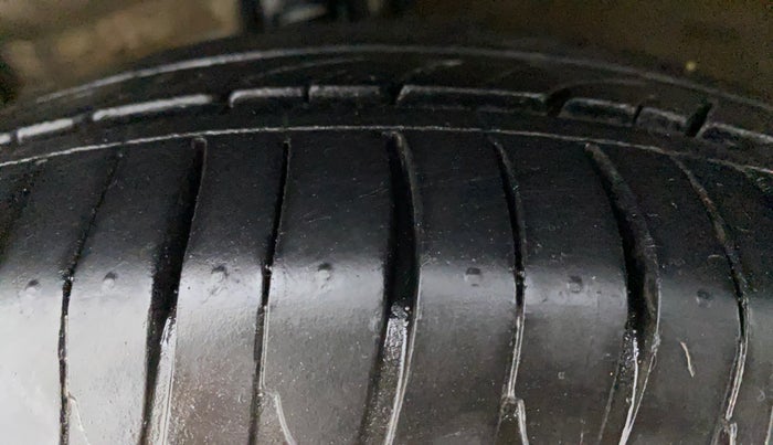 2012 Maruti Ertiga ZXI, Petrol, Manual, 68,690 km, Left Front Tyre Tread
