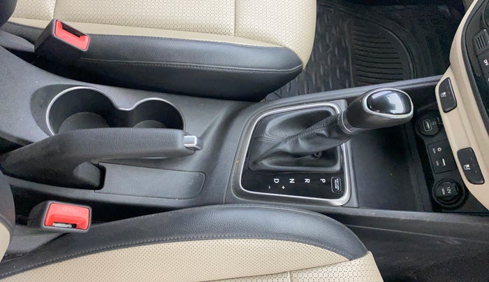 2018 Hyundai Verna 1.6 VTVT SX (O) AT, Petrol, Automatic, 69,467 km, Gear Lever