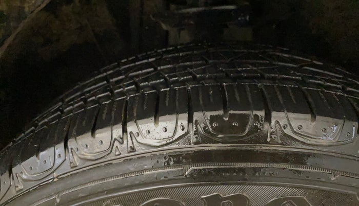 2017 Jeep Compass LIMITED 1.4 PETROL AT, Petrol, Automatic, 72,758 km, Right Front Tyre Tread