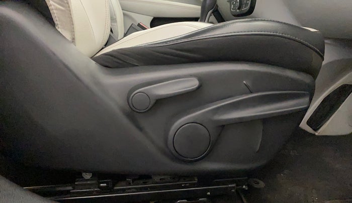 2017 Jeep Compass LIMITED 1.4 PETROL AT, Petrol, Automatic, 72,758 km, Driver Side Adjustment Panel