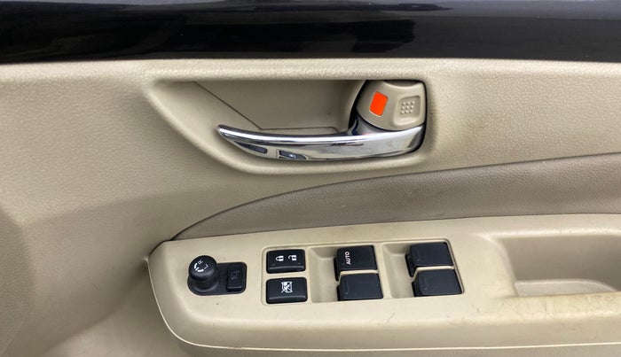 2014 Maruti Ciaz ZDI+, Diesel, Manual, 96,782 km, Driver Side Door Panels Control